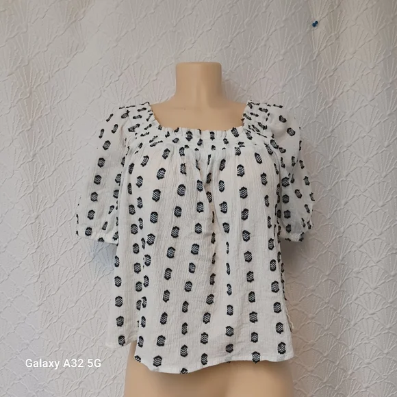 LOFT Women Size S Black and White Patterned Blouse - Picture 3 of 13